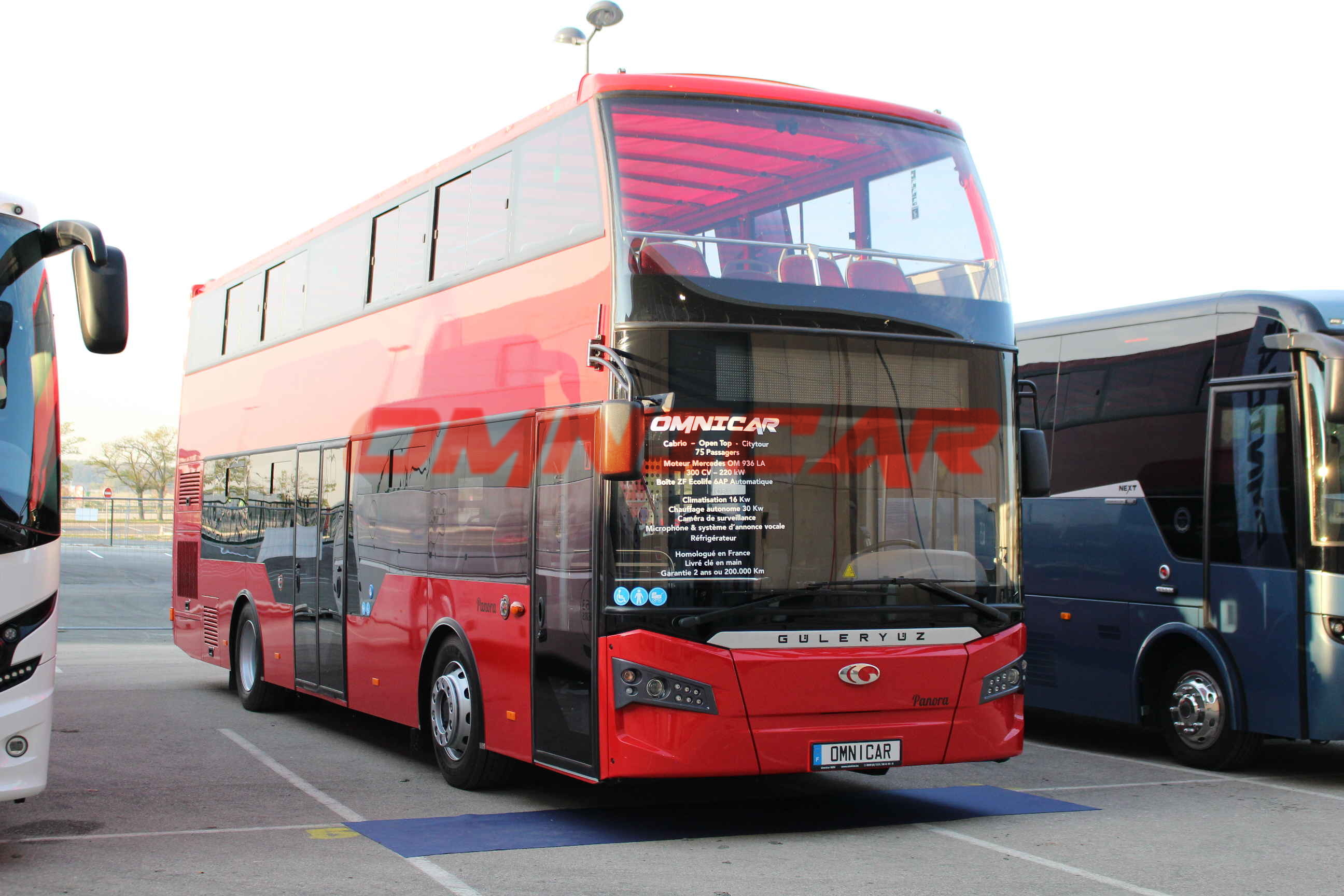Broche en forme de bus rouge à double étage avec inscription « Britain
