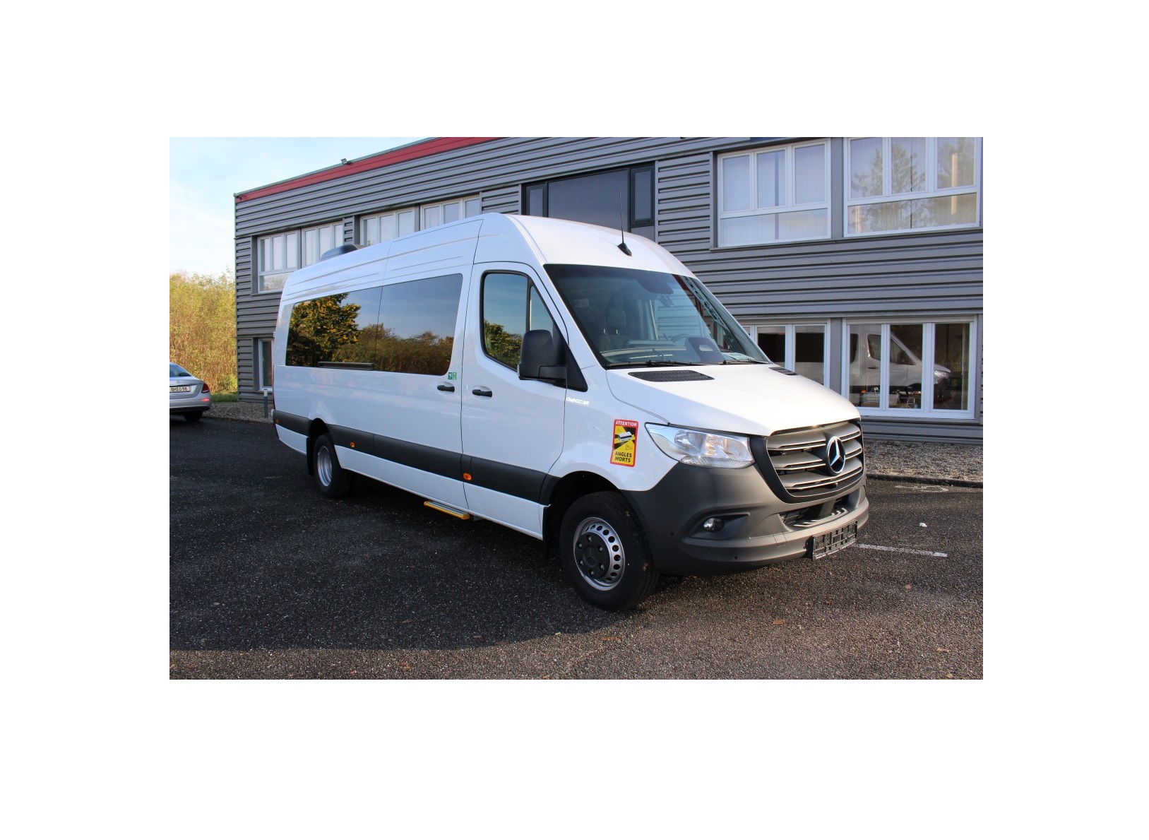 Minibus Mercedes Sprinter 22 places climatisation attache remorque Minibus Mercedes Sprinter 22 places climatisation attache remorque